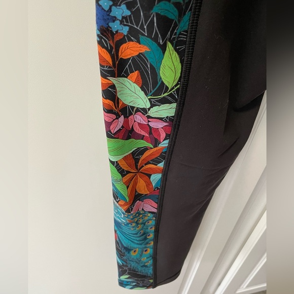 Johnny Was NWT Bee Active Women’s Leggings with Pockets Size XL in Color Pao - Picture 8 of 13